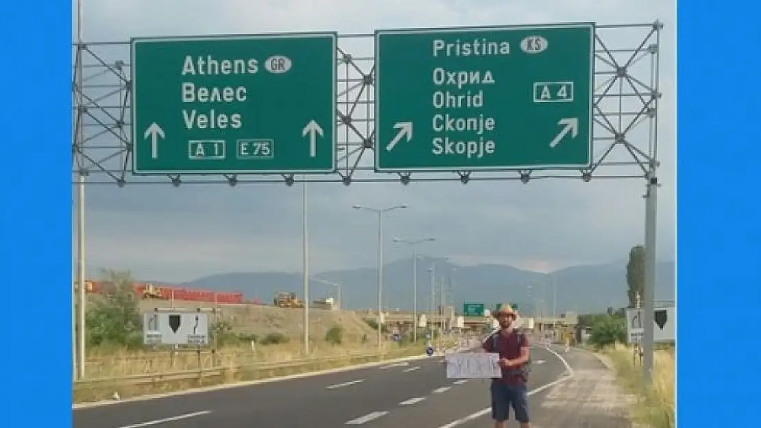 Yolda Biri Var
