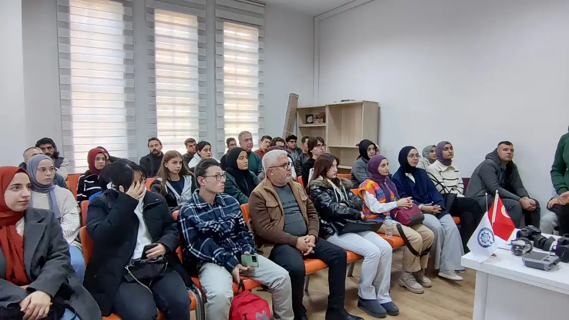 Malatya Kent Konseyi'nde Geçmişten Günümüze Fotoğraf Makineleri Anlatıldı