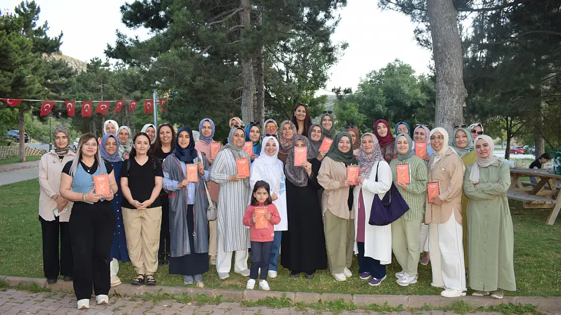 Malatya Kent Konseyi Şairler ve Yazarlar Çalışma Grubu Kitap Tahlili Programlarına Hız Kesmeden Devam Ediyor.
