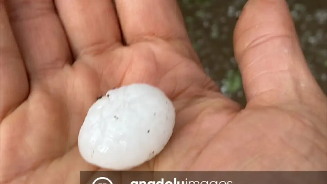 Malatya'nın Hekimhan ilçesinde dolu etkili oldu