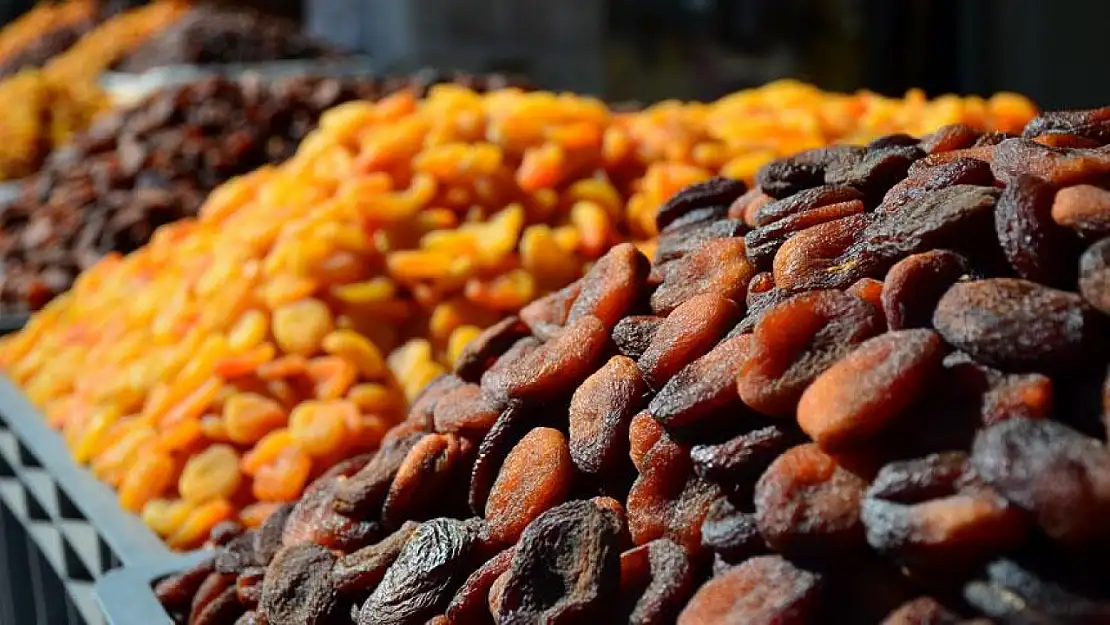 Malatya Ticaret Borsasında gün kurusu kayısının kilogramı 210 liradan satıldı.