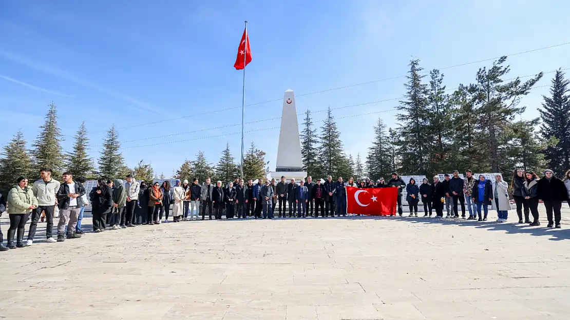 Malatya Turgut Özal Üniversitesi Öğrencilerinden Anlamlı Şehitlik Ziyareti