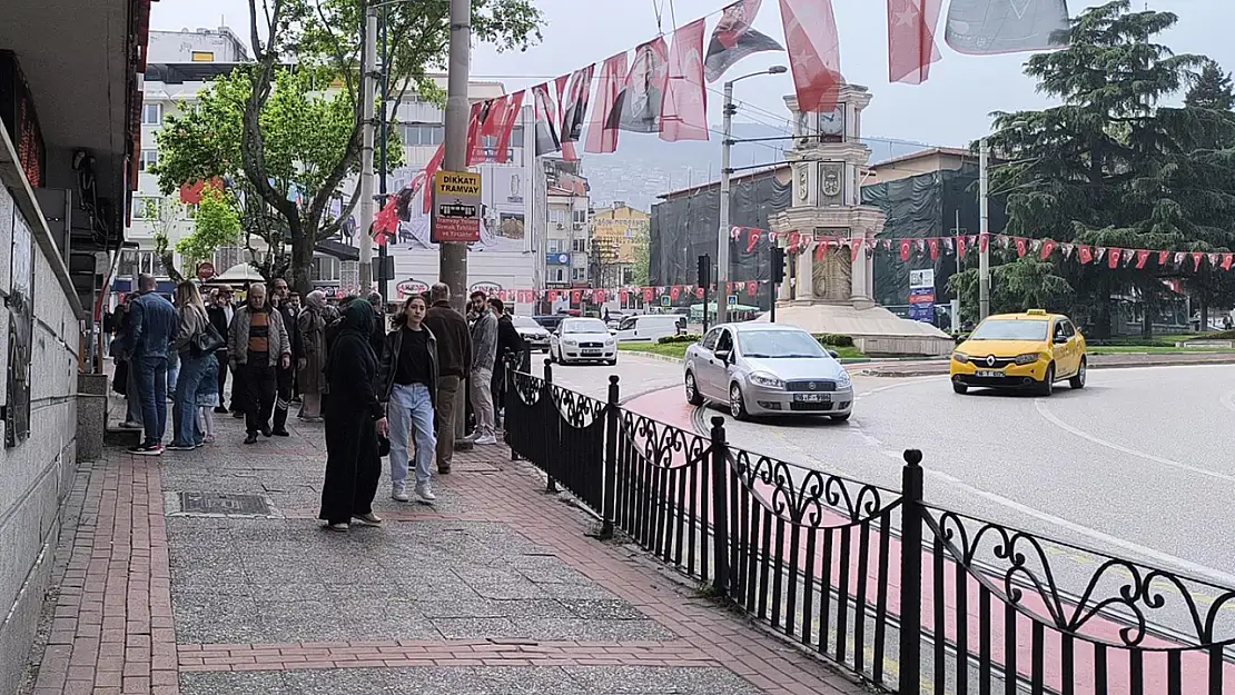 Marmara Denizi'nde 6,2 büyüklüğünde deprem: İstanbul ve çevre illerde hissedildi