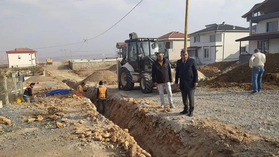 Maski, İkizce Mahallesi'nde Yeni Yerleşim Yerlerine İçmesuyu Hattı Yapıyor