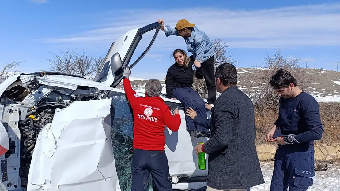 MEB AKUB Ekibi trafik kazasına İlk Müdahaleyi Yaptı