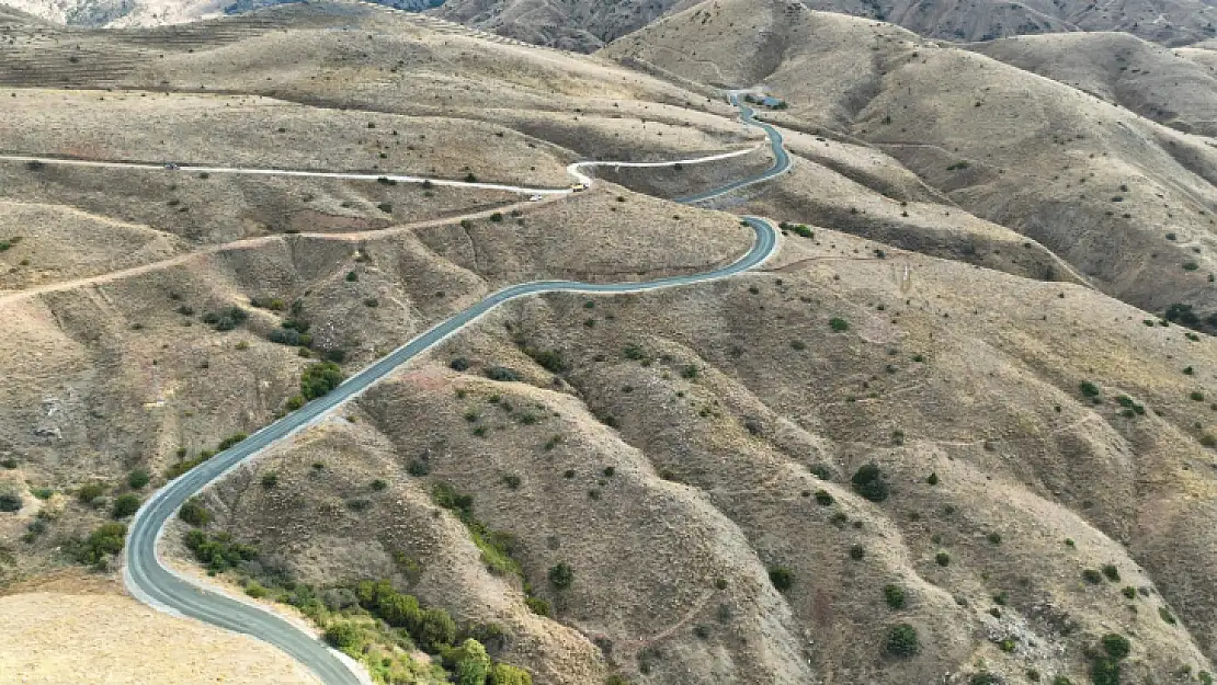 Merkezde ve kırsalda  yol çalışmaları aralıksız devam ediyor