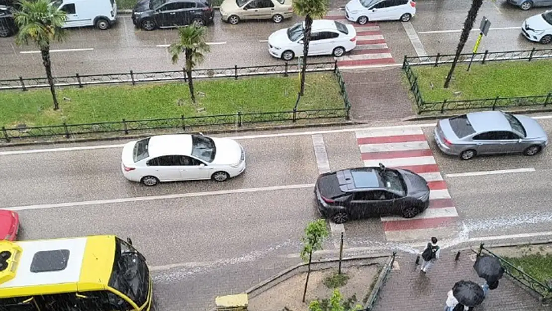 Meteorolojinin uyardığı Bursa'da sağanak yağış etkili oluyor