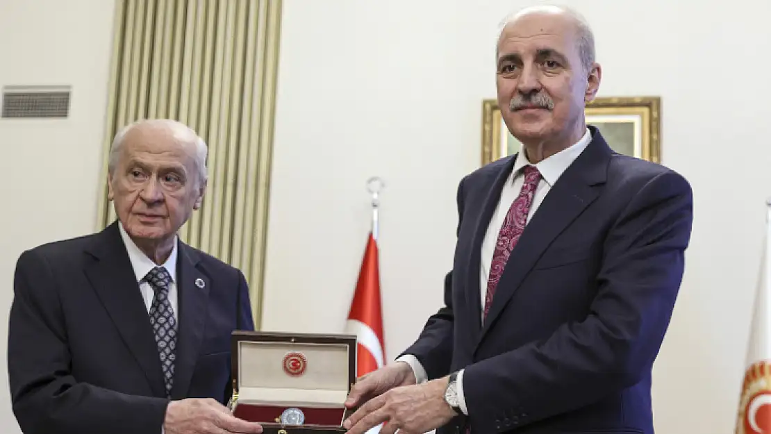 MHP Genel Başkanı, TBMM Geçici Başkanı Devlet Bahçeli'den görevi devraldı.