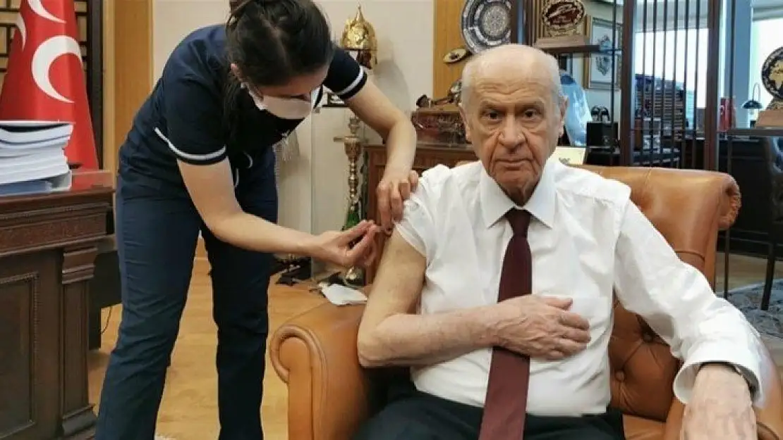 MHP Lideri Devlet Bahçeli Kovid-19 aşısının ikinci dozunu yaptırdı