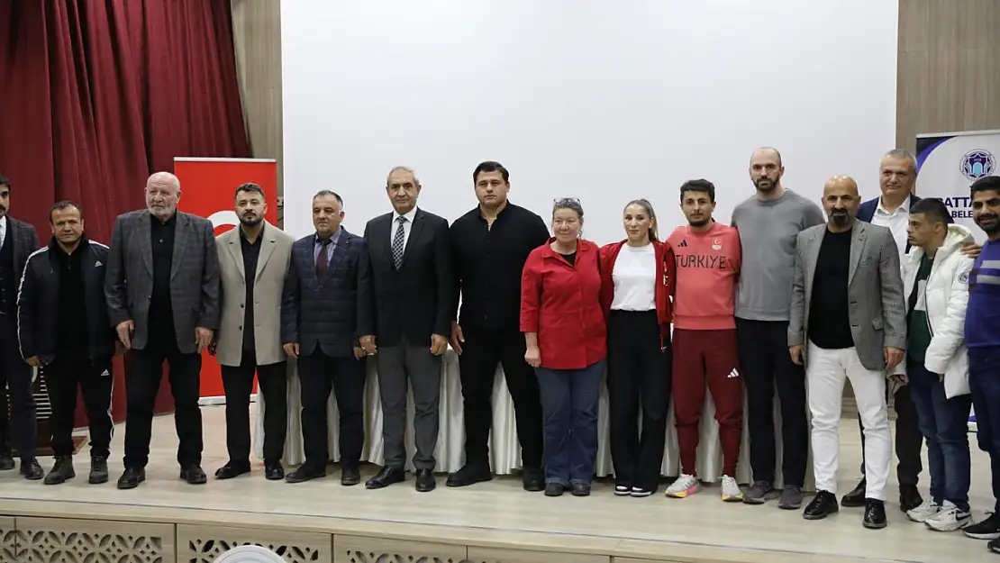 Milli Sporcular Battalgazi'li Gençlerle Buluştu