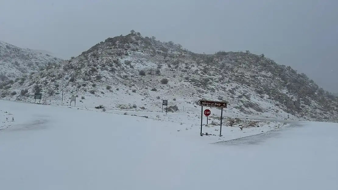 Nemrut Dağı beyazlara büründü