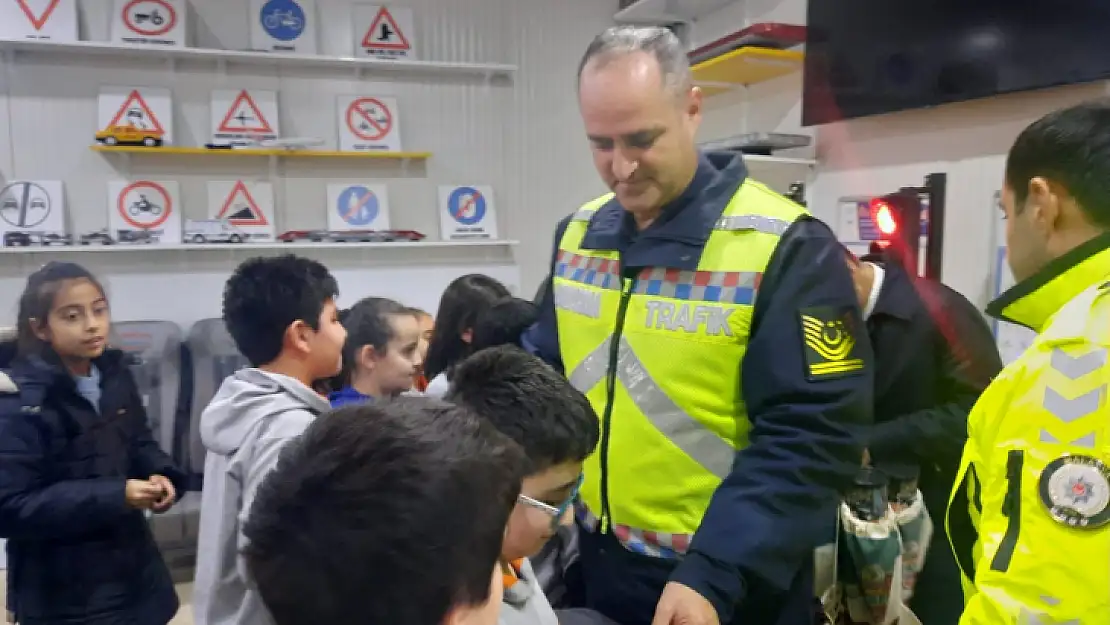 Öğrencilere Uygulamalı Trafik Eğitimleri