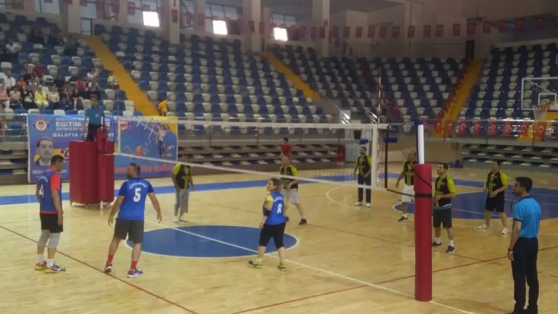 Öğretmenler arası okul voleybol şampiyonası sona erdi