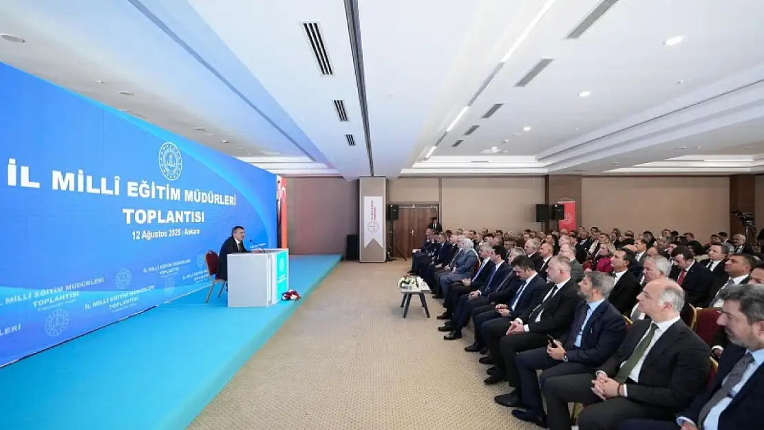 Okullarda Forma Zorunluluğu Geri Geliyor: Yeni Kıyafetler 4 Yıl Değişmeyecek
