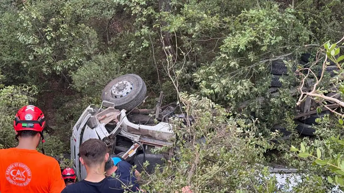 Orman yangını bölgesine su taşıyan tanker şarampole yuvarlandı: 3 ölü