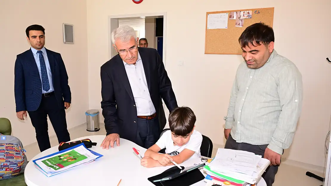 Osman Güder,' Sosyal Belediyecilik Alanında Örnek Çalışmalara İmza Attı