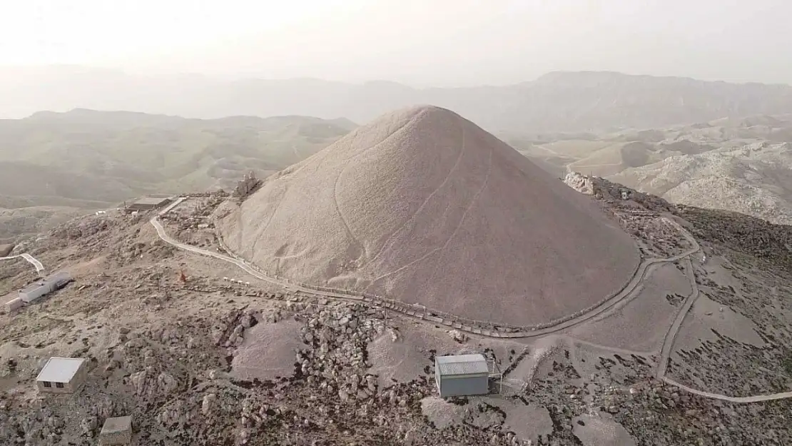 Rotanın son durağı Nemrut Dağı'na ziyaretçi akını