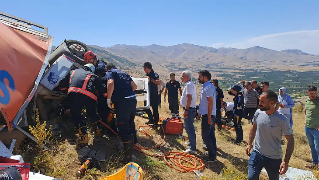 Şarampole Yuvarlanan Kamyon'da bir kişi öldü