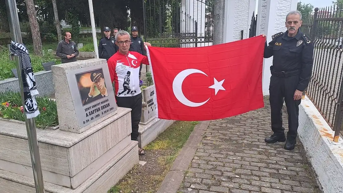 Şehit emniyet müdürü Okkan için Diyarbakır'dan Sakarya'ya pedal çevirdi