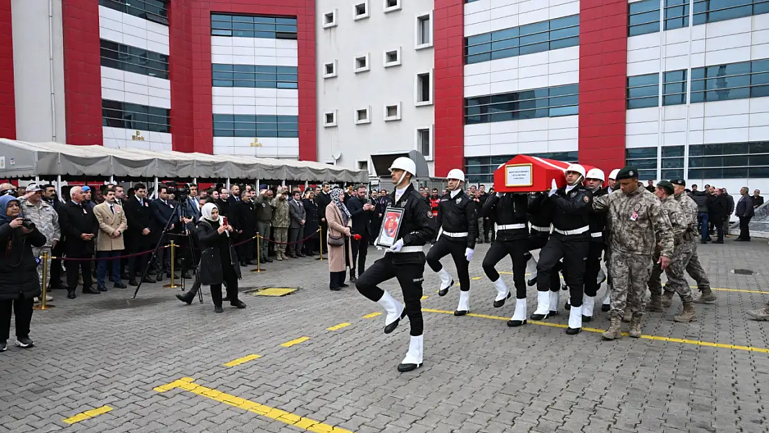 Şehit Polis Memuru Son Yolculuğuna Gözyaşlarıyla Uğurlandı