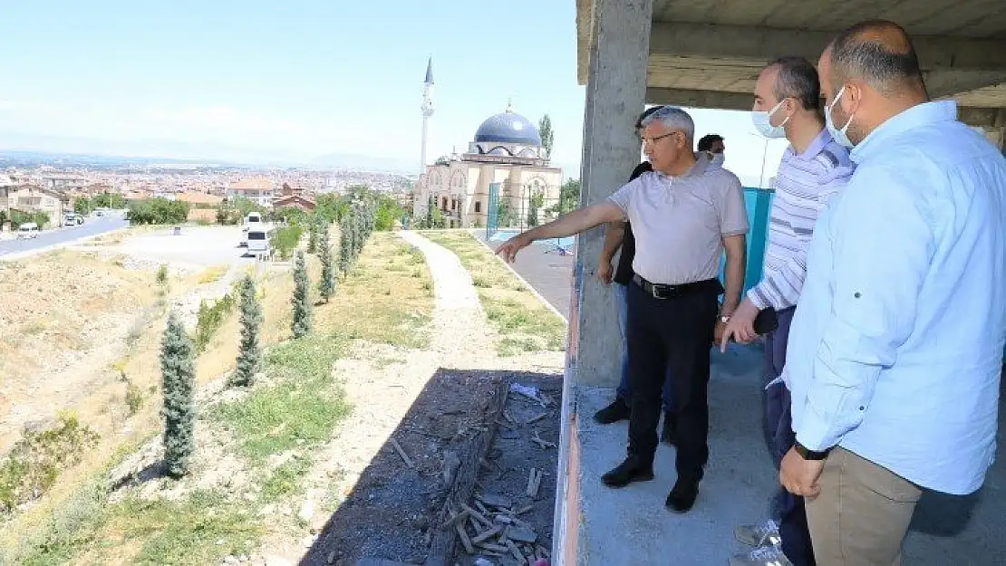 Semt Kütüphanesinde İncelemelerde Bulundu