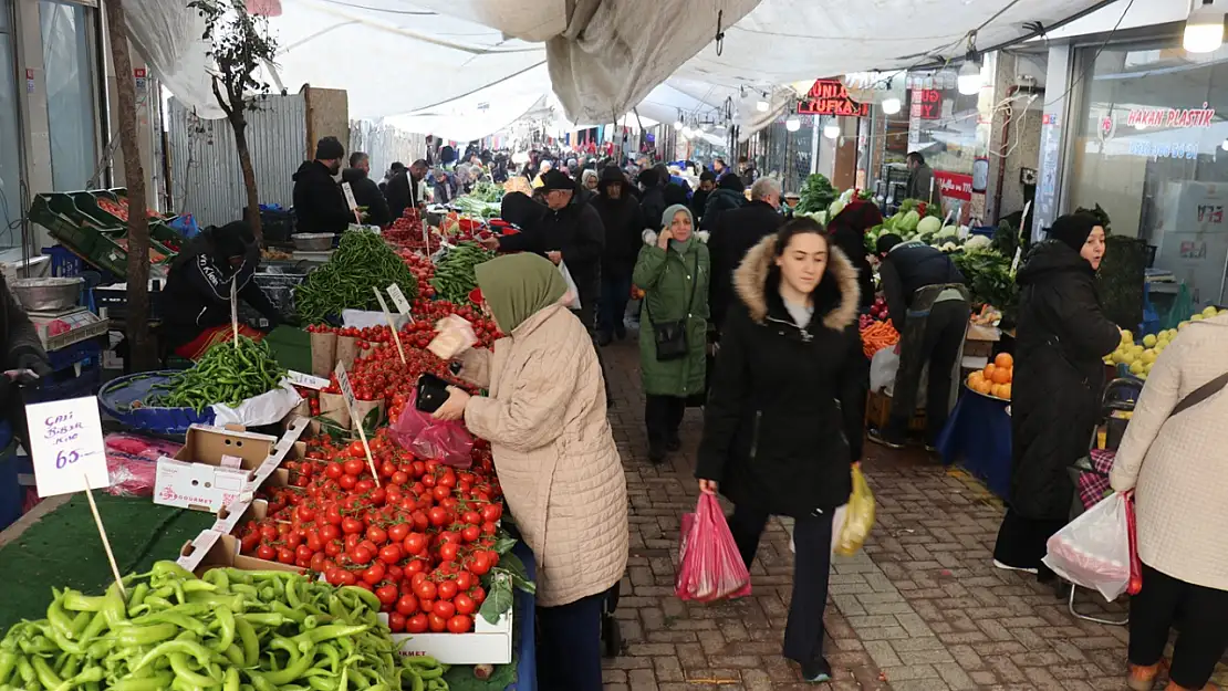 Semt pazarlarında fiyatlar cep yakıyor