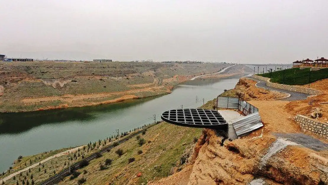Seyir Terasını İnceledi