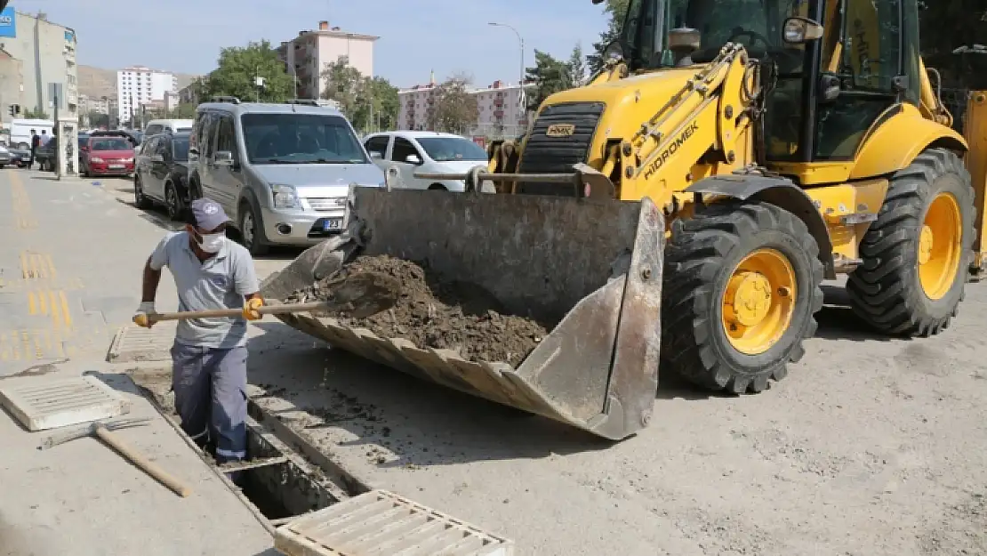 Sonbahar Yağışları Öncesi Mazgallar Temizlendi