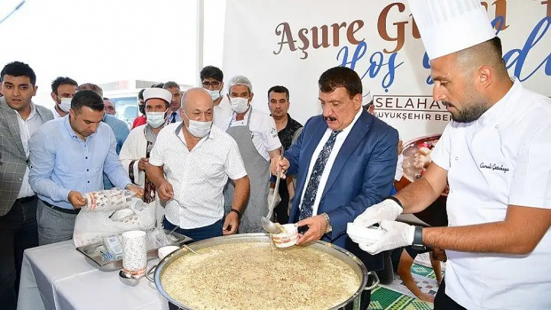 Sümer Cami Önünde Cami Cemaatine Ve Vatandaşlara Aşure İkramı Yapıldı