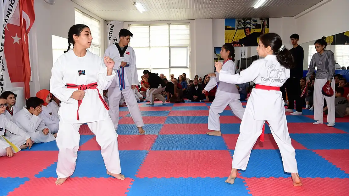 Taekwondo 3.Dönem Kuşak Sınavı Malatya Büyükşehir Belediyesi Ev Sahipliğinde Yapıldı