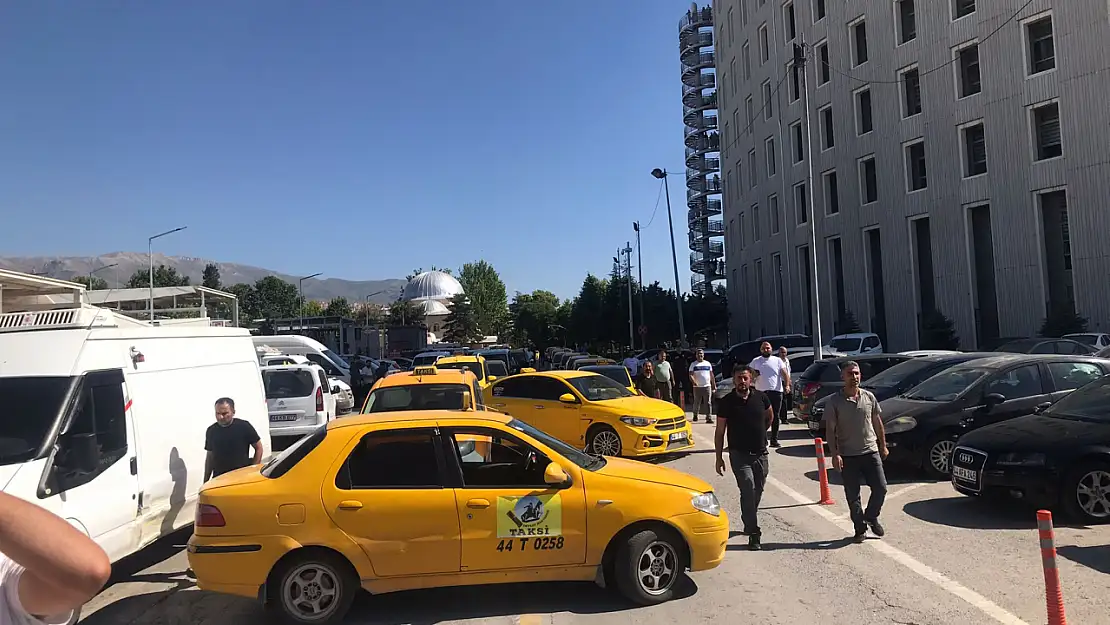 Taksicilerden Büyükşehir ve Esnaf Odasına Sert Tepki