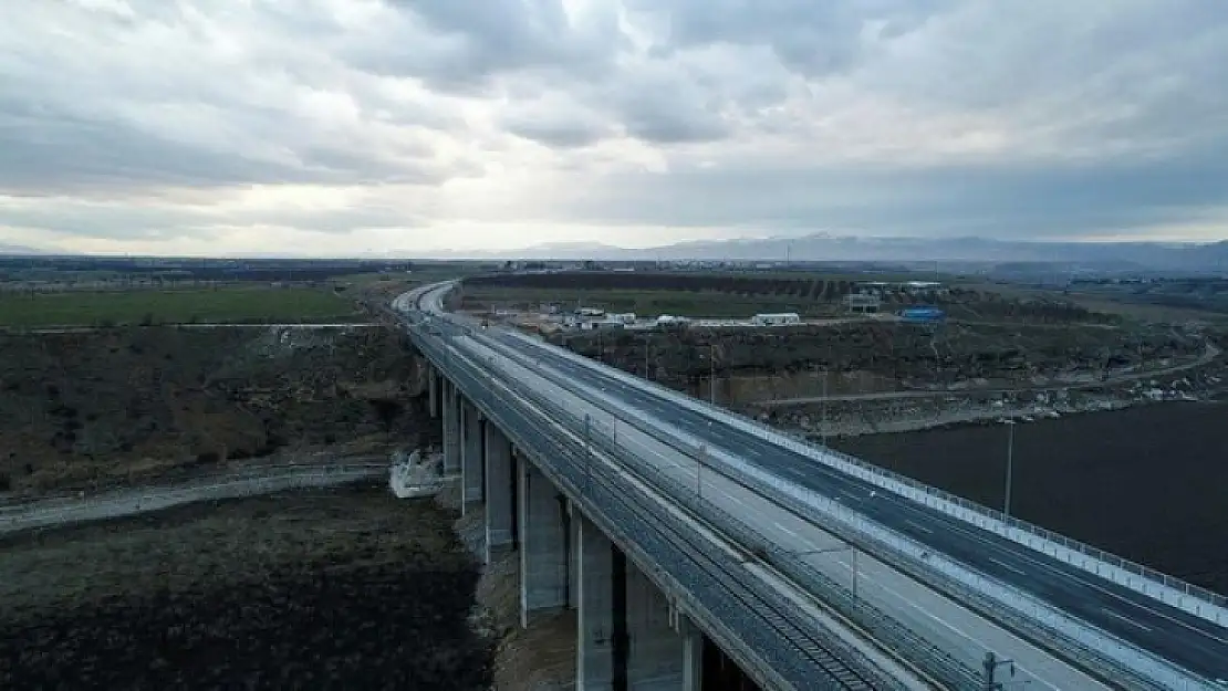 Tohma Köprüsü 2'inci köprü olma özelliği taşıyor..