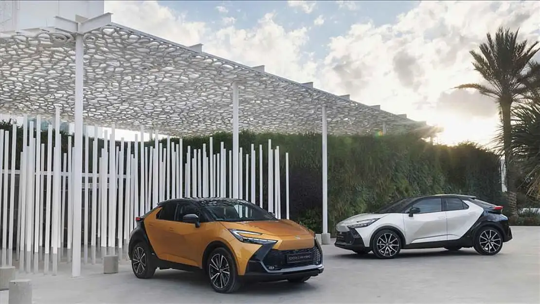 Toyota C-HR Hybrid'in yeni nesli Türkiye'de satışa sunuldu