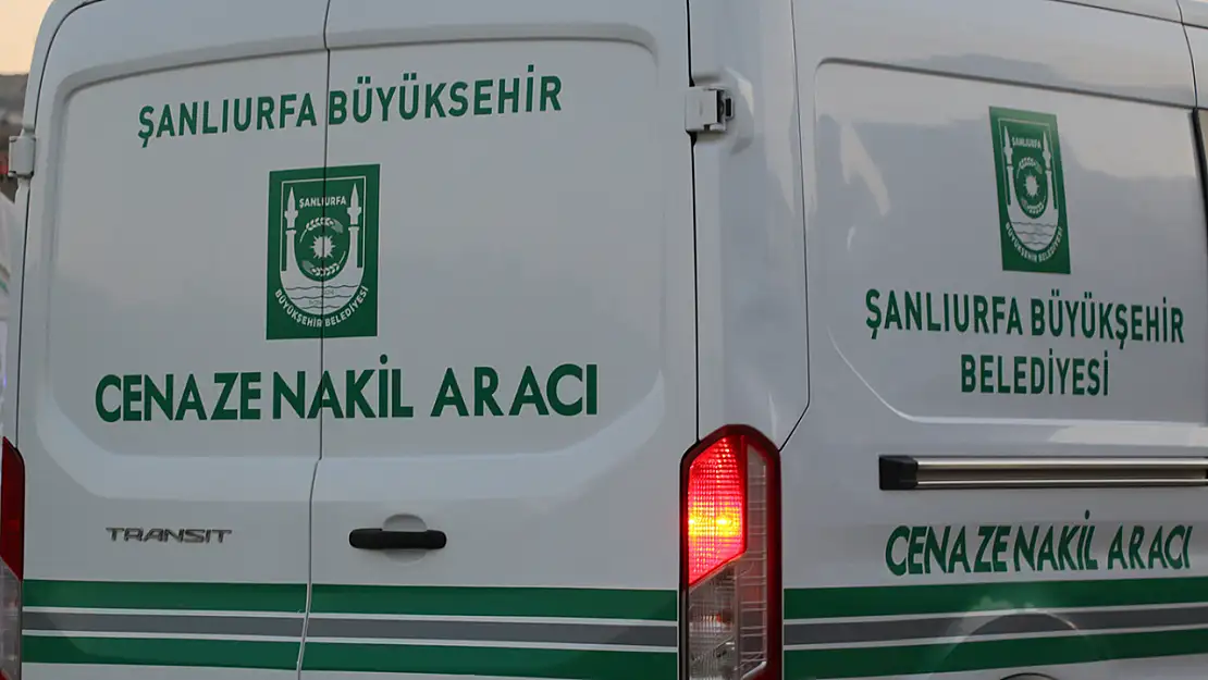 Traktör şarampole devrildi: 2 ölü