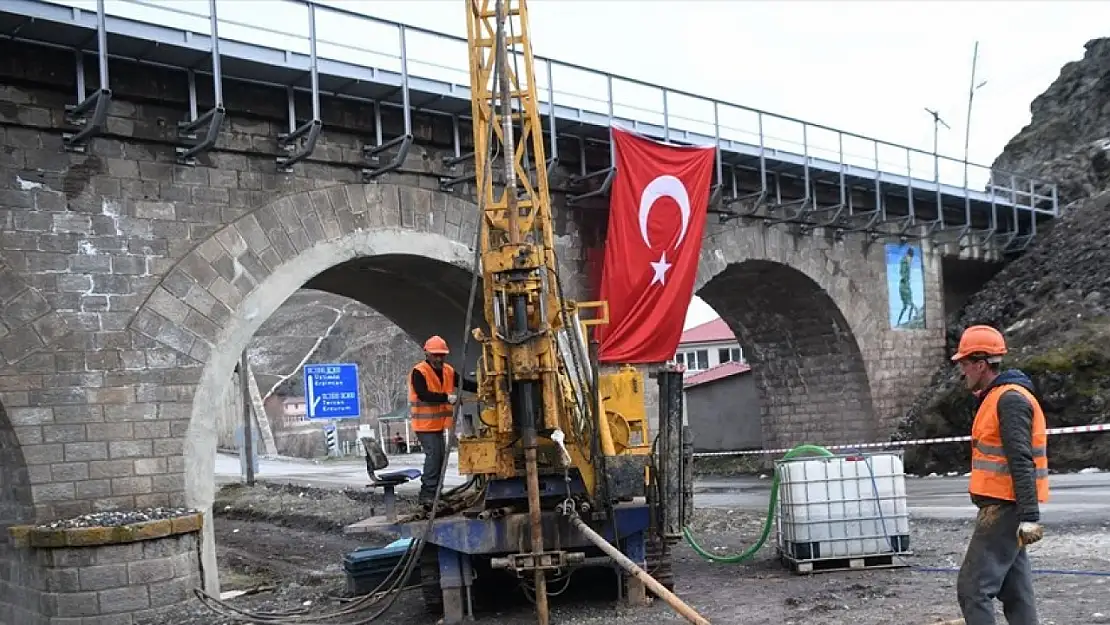 Tunceli'de depreme dayanıksız olan Mutu Köprüsü'nün yerine yenisi yapılacak