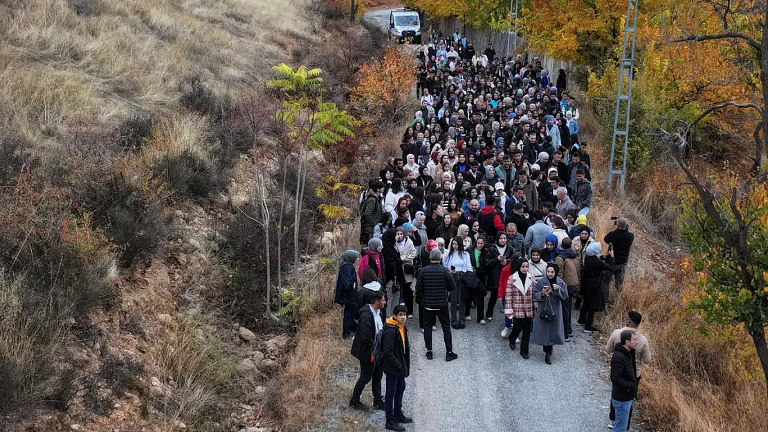 Üniversiteli Öğrenciler 'Gençlerin Kalbi Burada Atıyor' Etkinliğiyle Yeşilyurt'u Gezdiler, Keyifli Anlar Yaşadılar