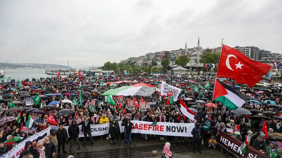 Üsküdar'daki Filistin yürüyüşüne on binler katıldı