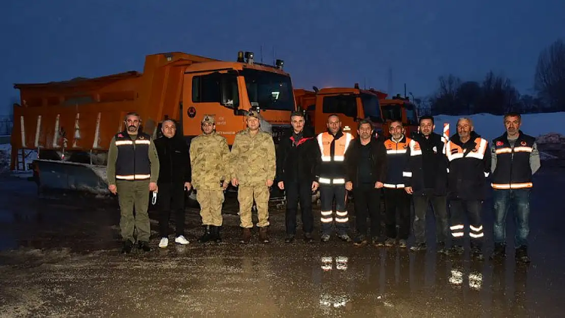 Vali Baruş Darende'de Yol Temizleme Çalışmalarına Katıldı