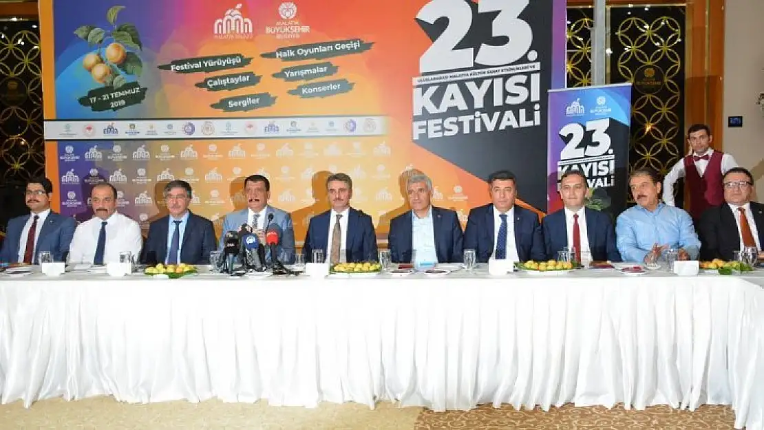 Vali Baruş Kayısı Festivali Bilgilendirme Toplantısına Katıldı