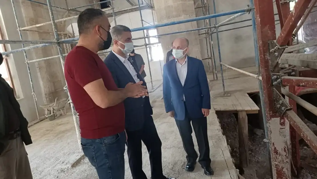 Vali Baruş Yeni Cami'de İncelemelerde Bulundu