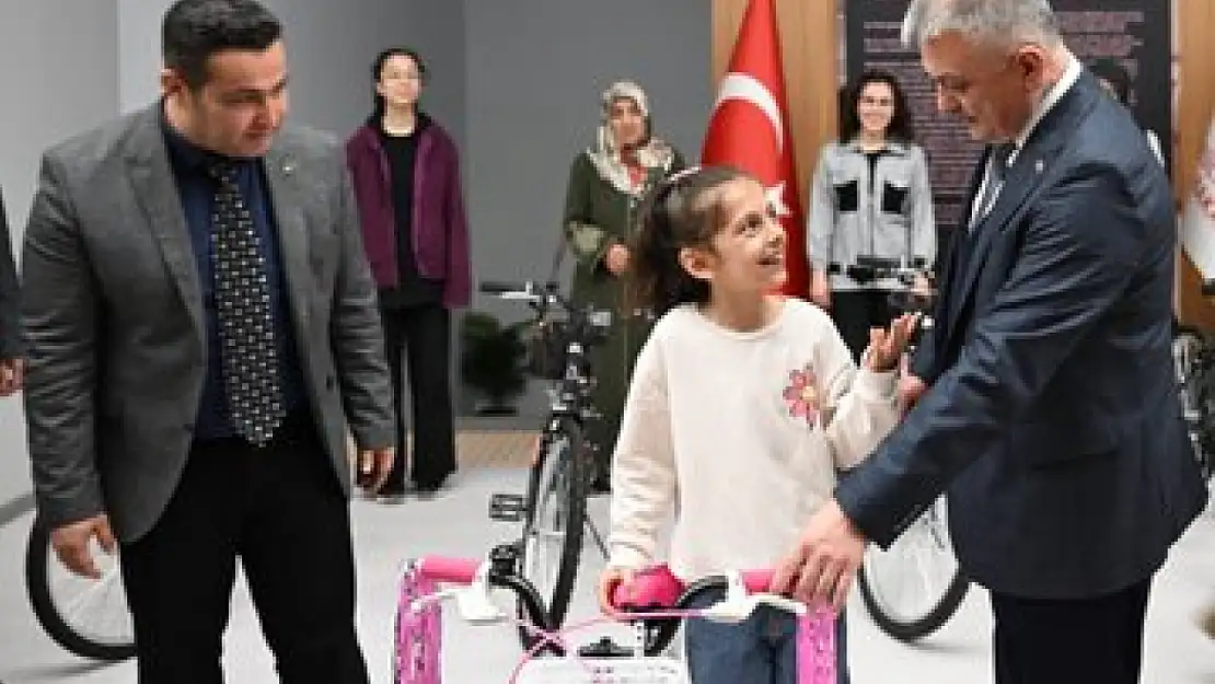 Vali Ersin Yazıcı 60. Kütüphane Haftası Programına Katıldı