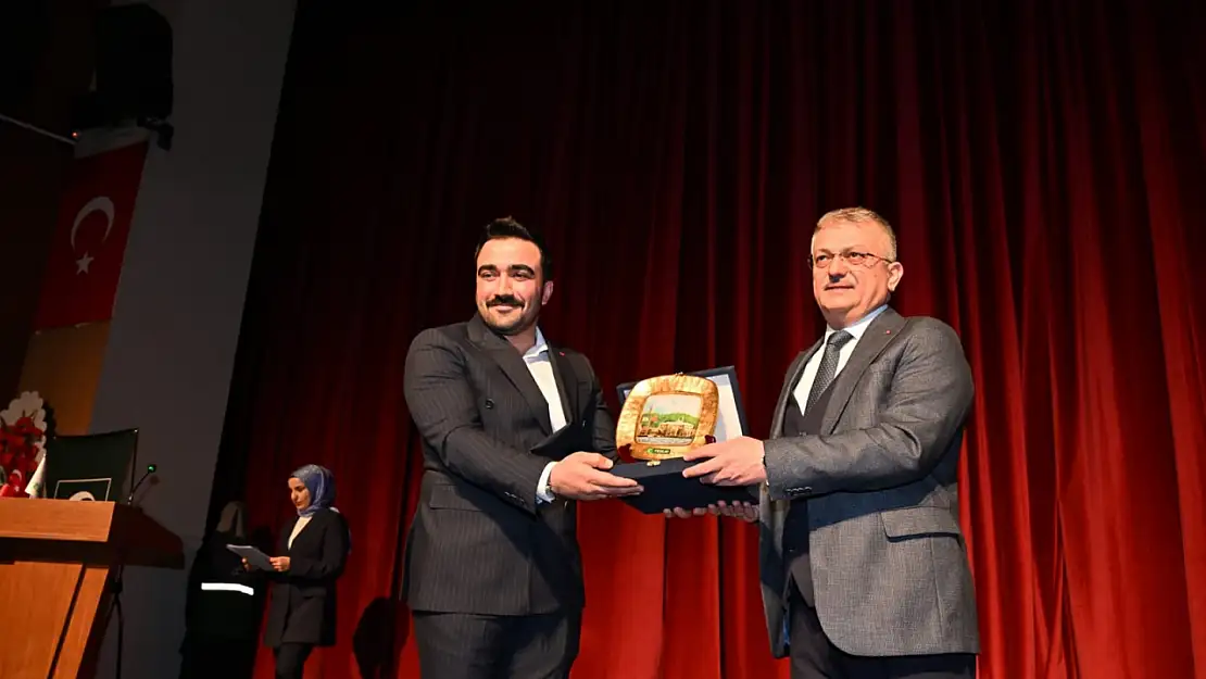 Vali Ersin Yazıcı 'Bağımlılıkla Mücadelede Öğretmenlerimizin Rolü' Konulu Programa Katıldı