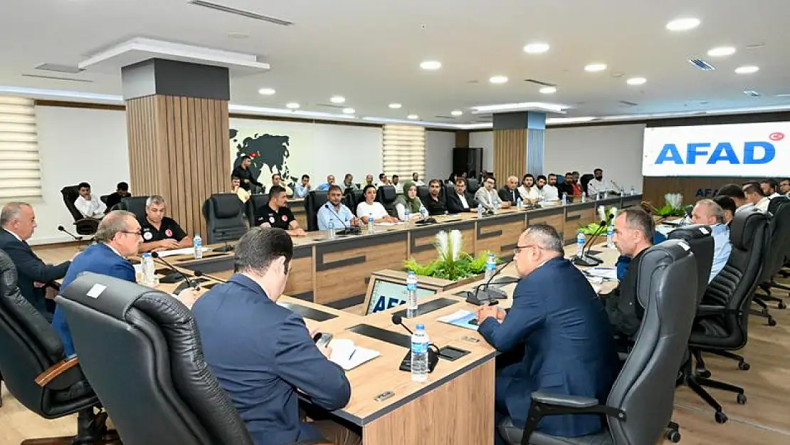 Vali Seddar Yavuz Başkanlığında Kırsal Deprem Konut Projeleriyle İlgili Toplantı Gerçekleştirildi