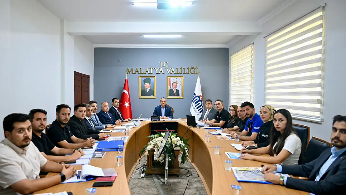 Vali Seddar Yavuz Kurum Müdürleri İle Birlikte Toplantı Gerçekleştirdi