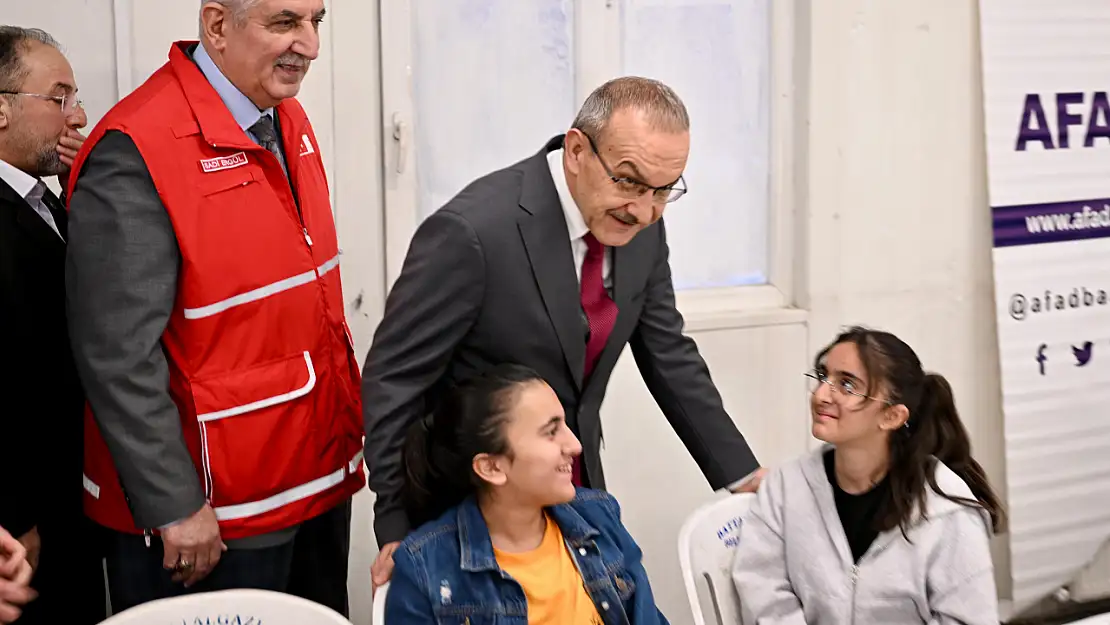 Vali Yavuz, Acıbadem Konteyner Kent'te Depremzede Vatandaşlarla İftar Programında Buluştu