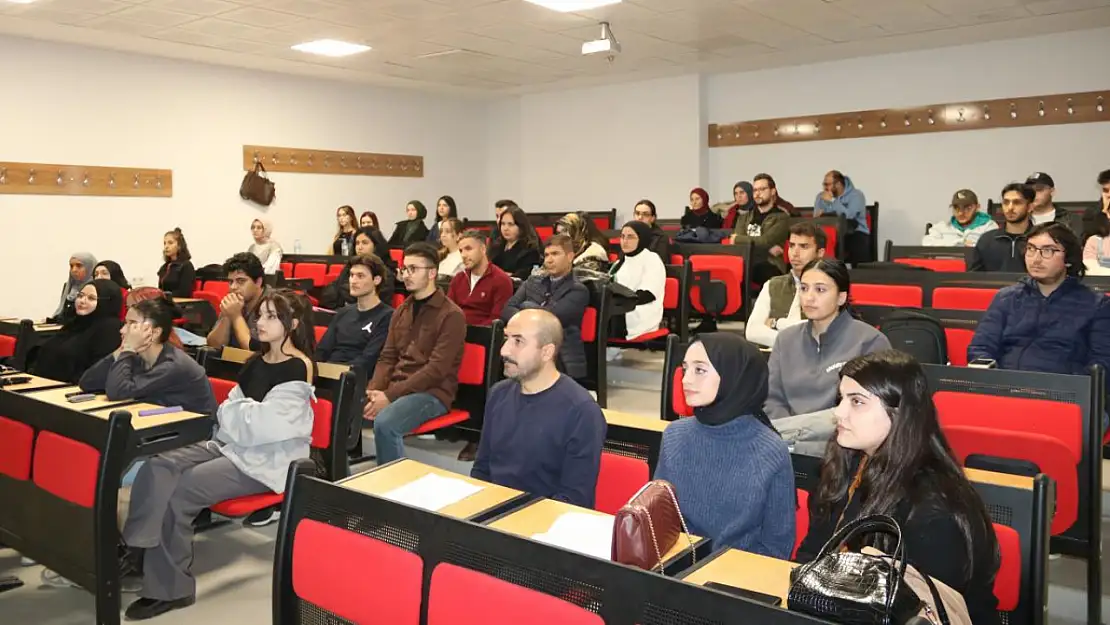 Yabancı Dil Becerileri İle Uluslararası Kariyer Yolculuğu Söyleşisi Gerçekleştirildi