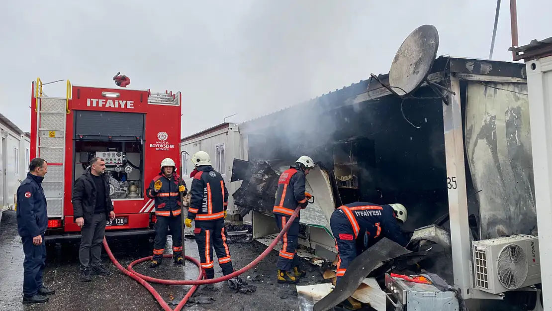 Yakınca Mahallesinde Konteynır Yangını