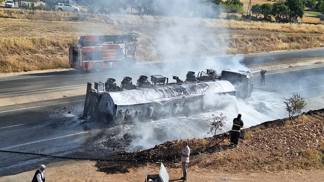 Yakıt dolu tanker alev alev yandı