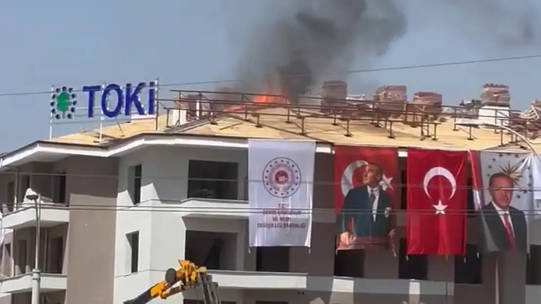 Yapımı Devam Eden TOKİ Konutunda Çatı Yangını