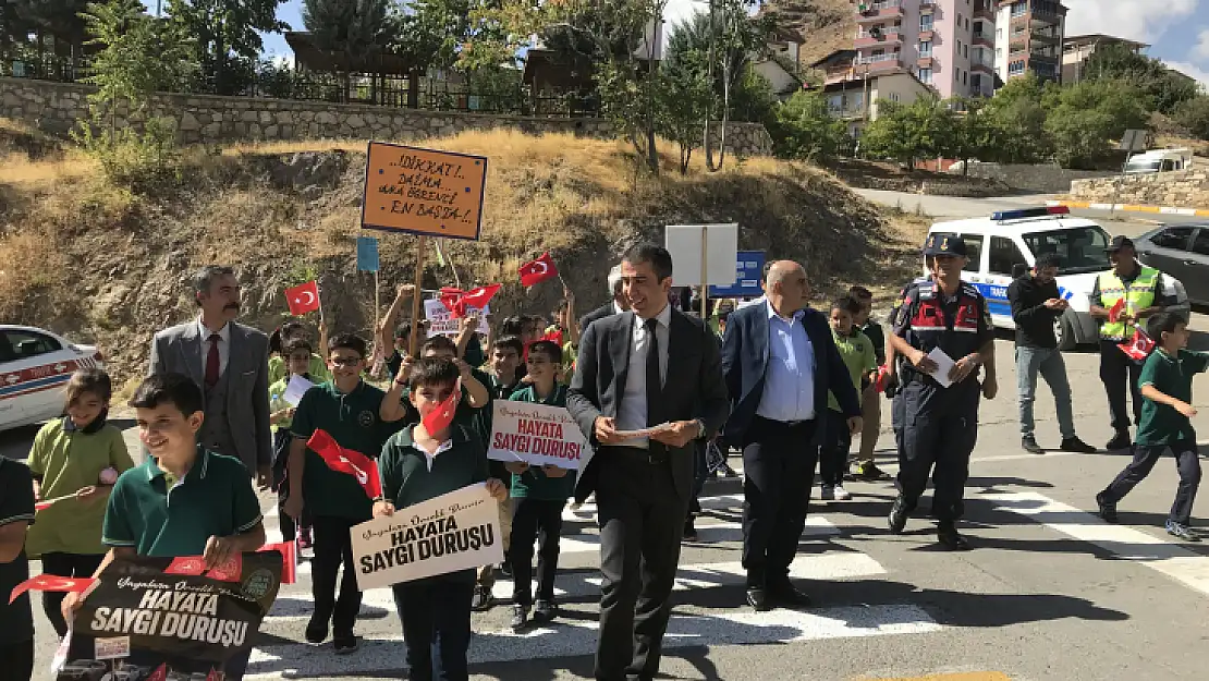 Yayalara Öncelik Duruşu, Hayata Saygı Duruşu